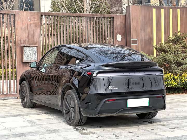 Photo 9 - Tesla Model Y