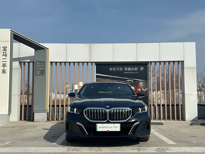 Фото 3 - BMW i5