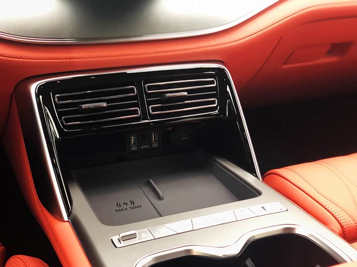 Photo 9 - BYD Tang Hybrid/EV