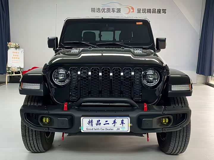 Photo 2 - Jeep Gladiator