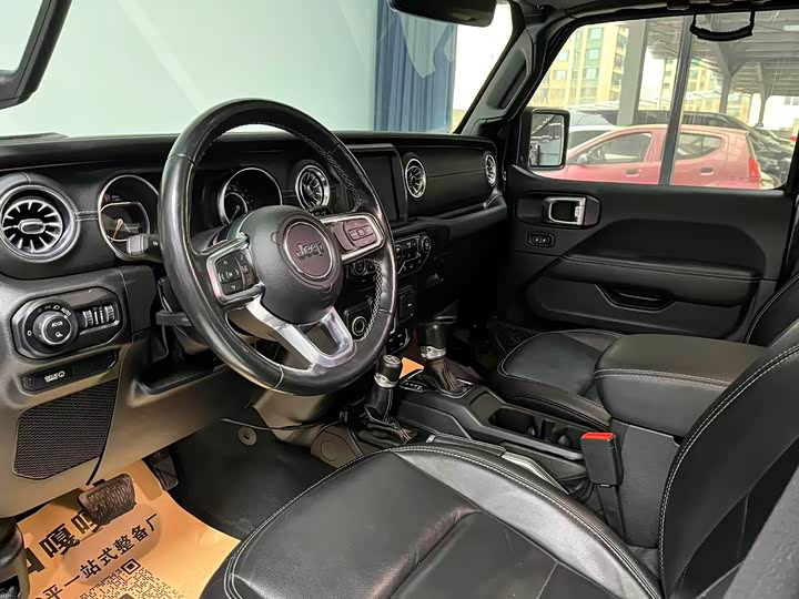 Photo 4 - Jeep Gladiator