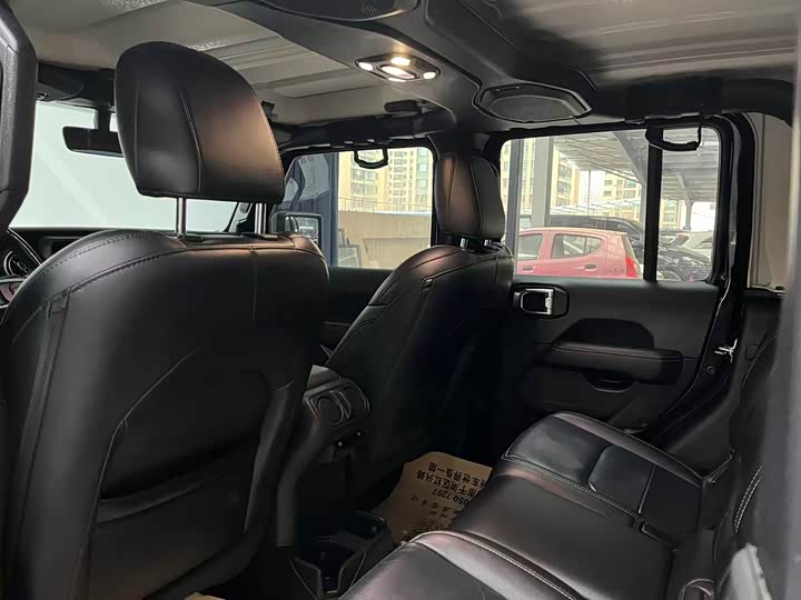 Photo 6 - Jeep Gladiator