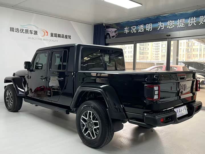 Photo 9 - Jeep Gladiator