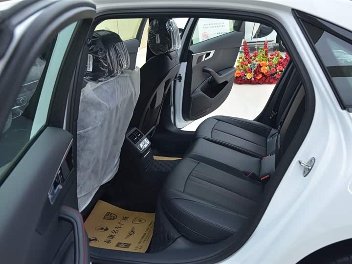 Фото 5 - Audi A4L