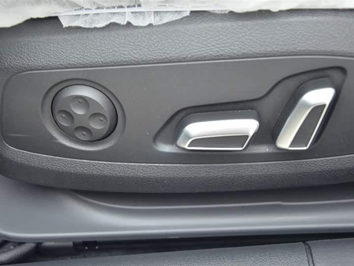 Фото 6 - Audi A4L