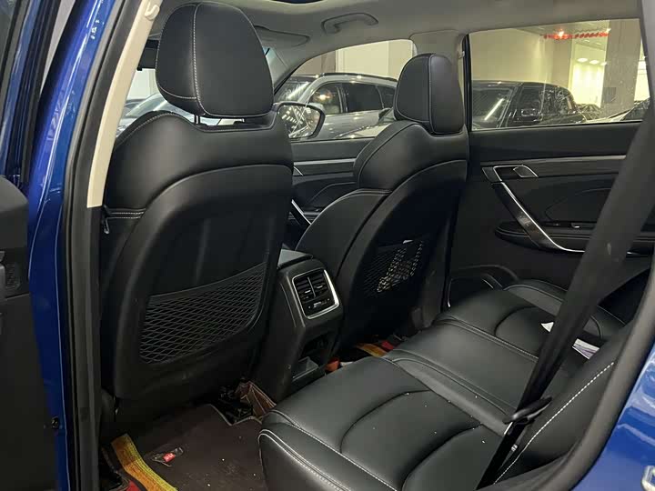 Фото 9 - Geely Atlas