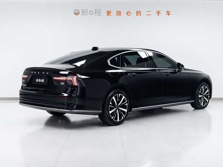 Фото 4 - Volvo S90