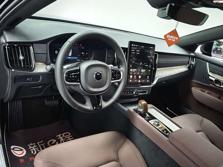 Фото 9 - Volvo S90