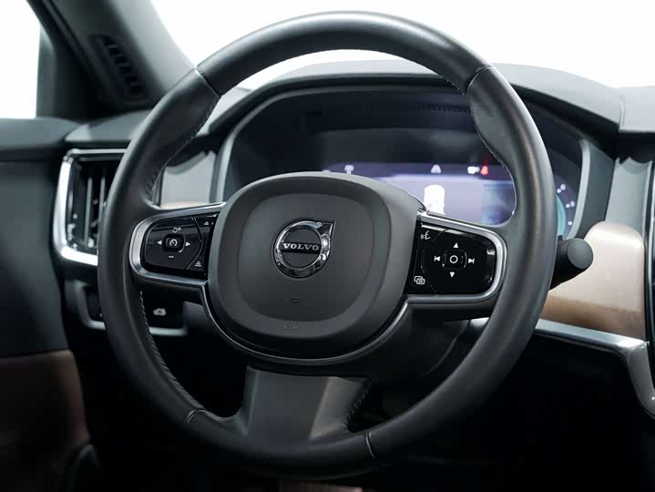 Фото 9 - Volvo S90