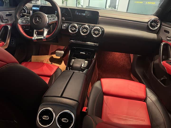 Фото 9 - Mercedes-Benz A-Class AMG