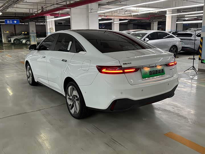 Фото 4 - Geely Geometry A