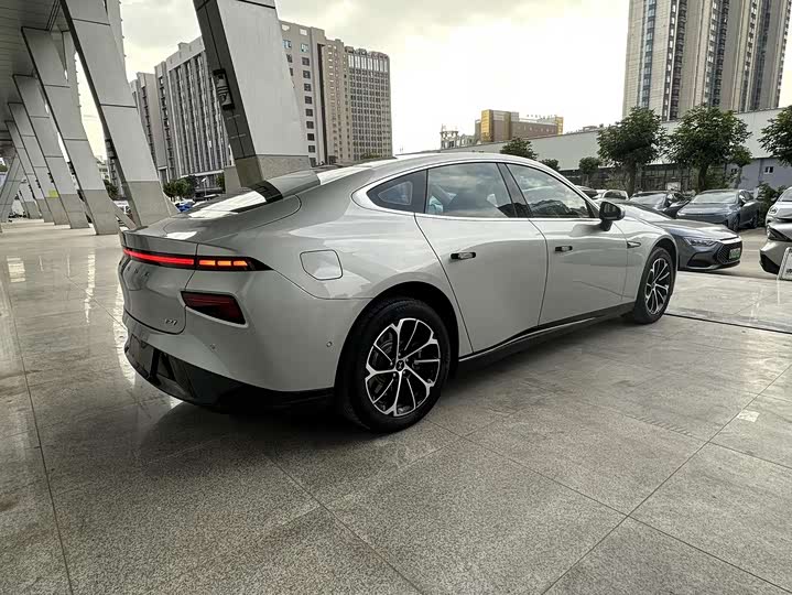 Фото 9 - XPeng P7