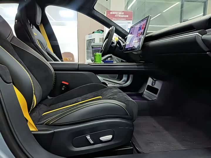 Фото 6 - Xiaomi SU7 Ultra