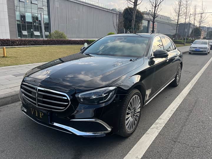 Фото 1 - Mercedes-Benz E-Class