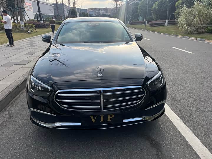 Фото 2 - Mercedes-Benz E-Class