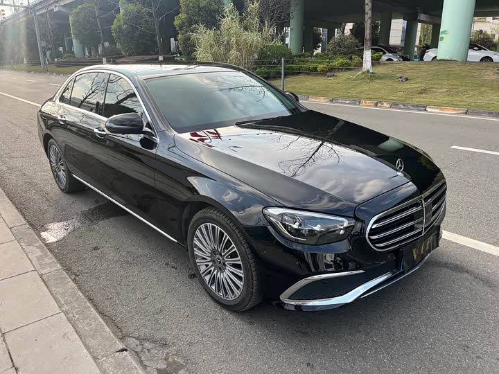 Фото 3 - Mercedes-Benz E-Class