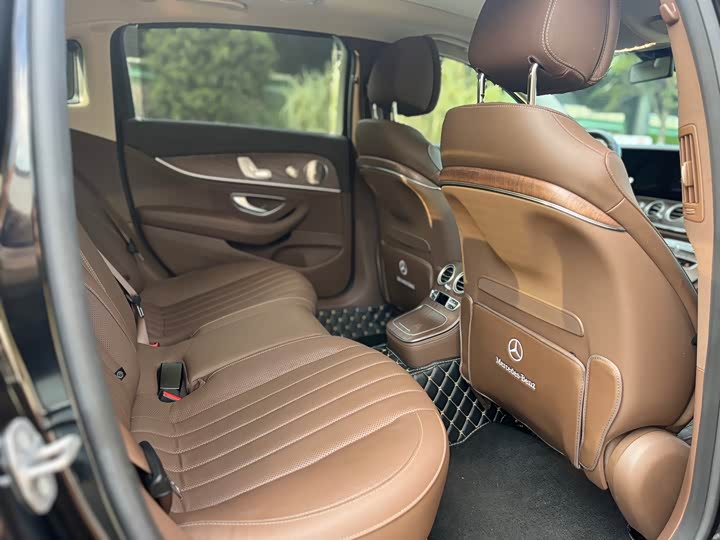 Фото 6 - Mercedes-Benz E-Class