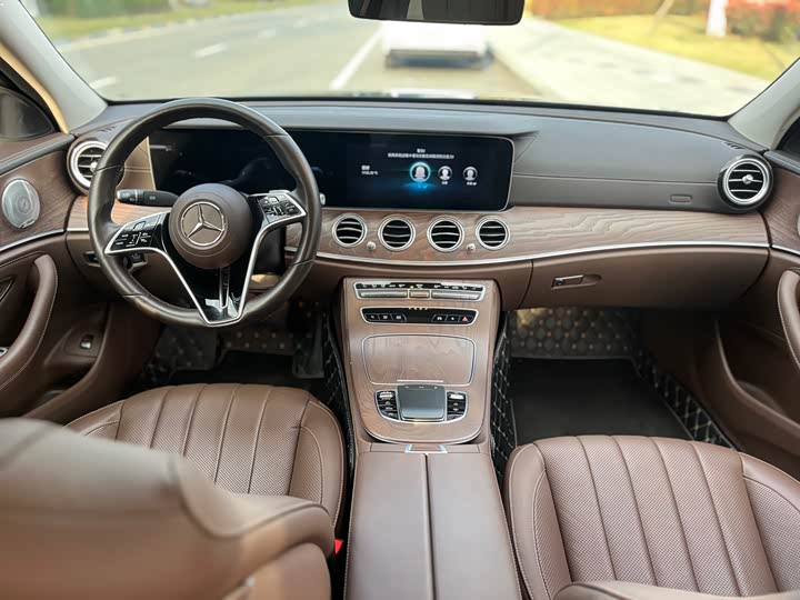 Фото 7 - Mercedes-Benz E-Class