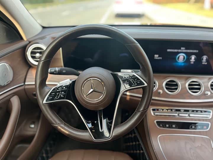 Фото 8 - Mercedes-Benz E-Class