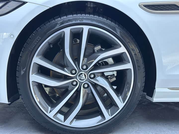 Фото 5 - Jaguar XF L