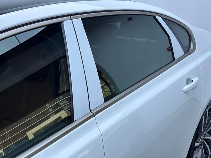 Фото 7 - Jaguar XF L