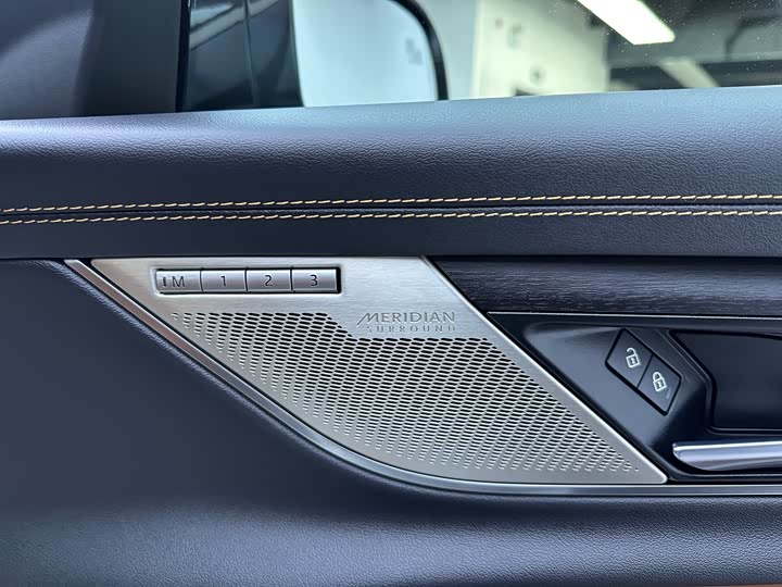 Фото 8 - Jaguar XF L