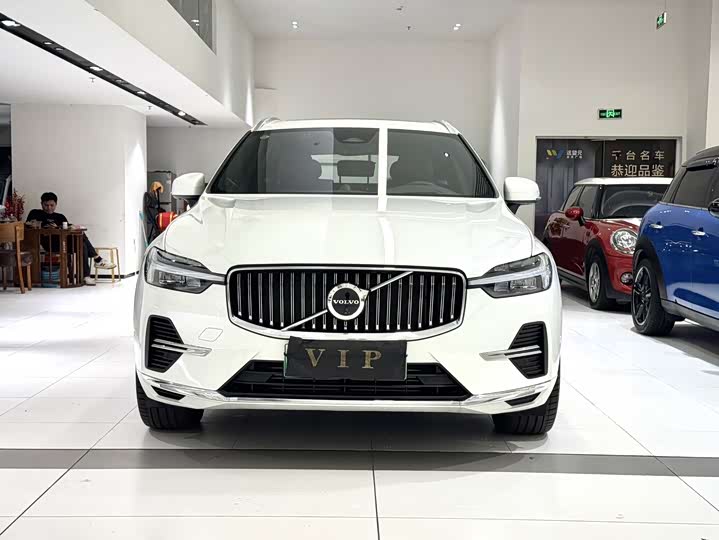 Photo 2 - Volvo XC60 Hybrid