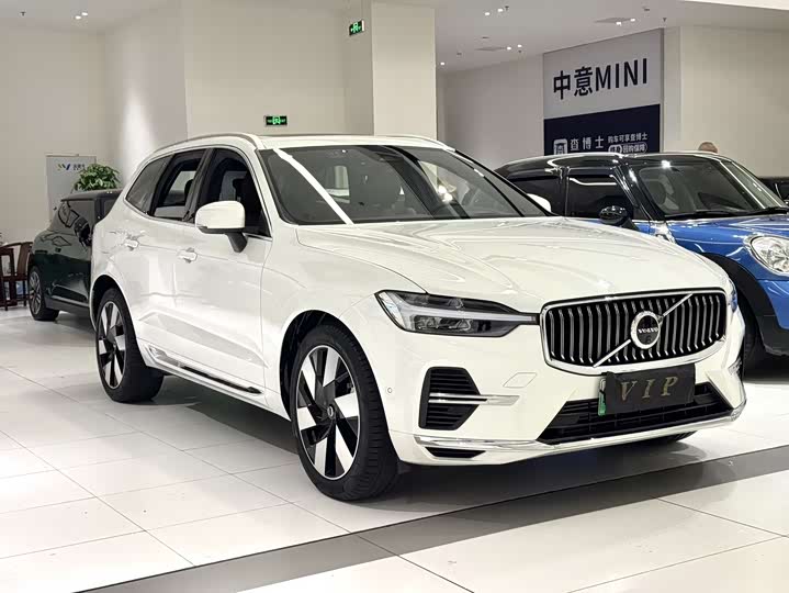 Photo 3 - Volvo XC60 Hybrid