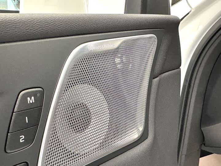 Photo 6 - Volvo XC60 Hybrid