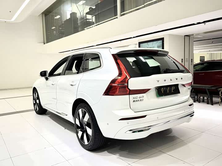 Photo 8 - Volvo XC60 Hybrid