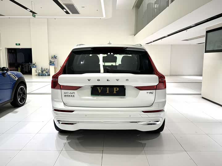 Photo 9 - Volvo XC60 Hybrid