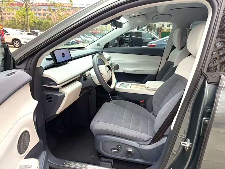 Photo 4 - Exeed Sterra ET