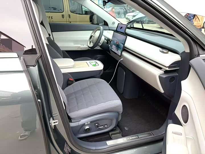 Photo 5 - Exeed Sterra ET