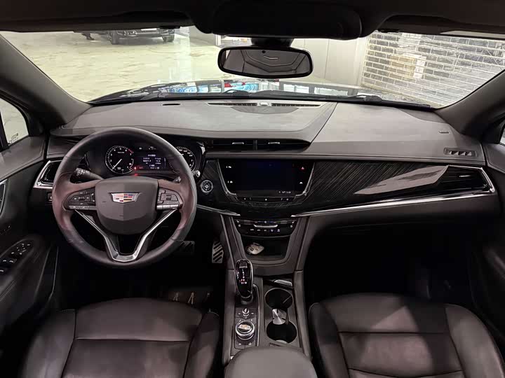 Фото 4 - Cadillac XT6