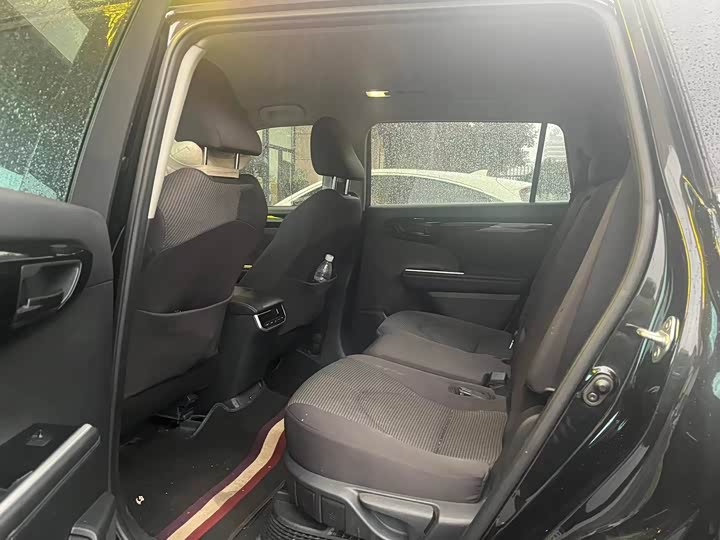 Фото 4 - Toyota Highlander