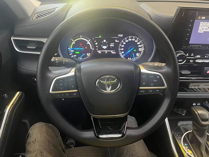 Фото 5 - Toyota Highlander