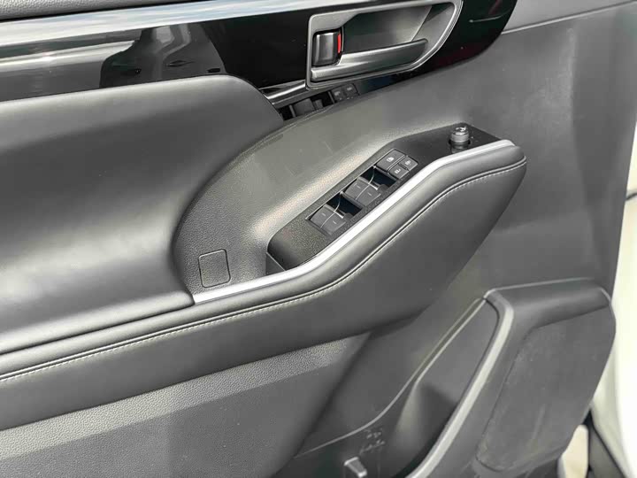 Фото 8 - Toyota Highlander