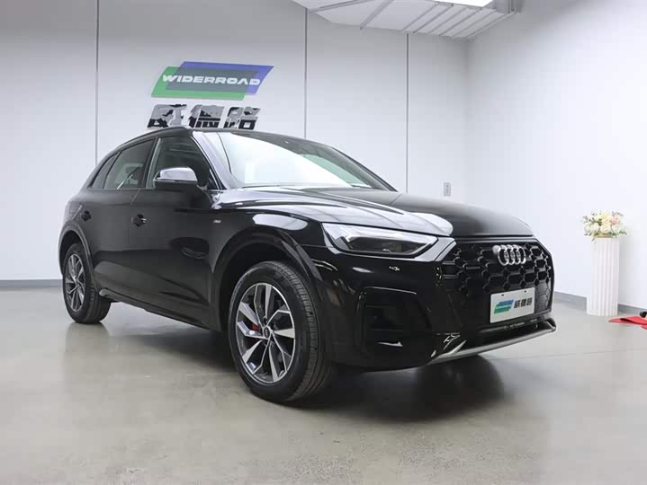 Фото 5 - Audi Q5L
