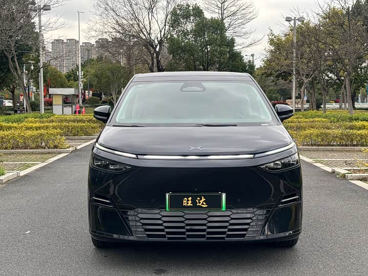 Фото 2 - XPeng X9