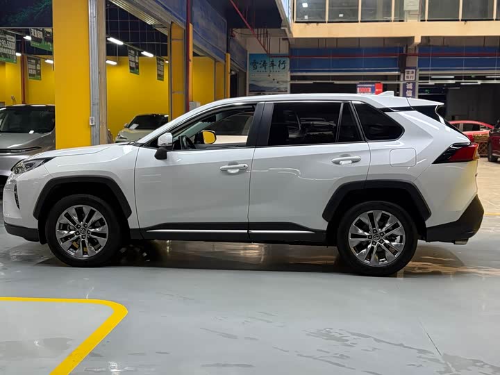 Photo 4 - Toyota Wildlander