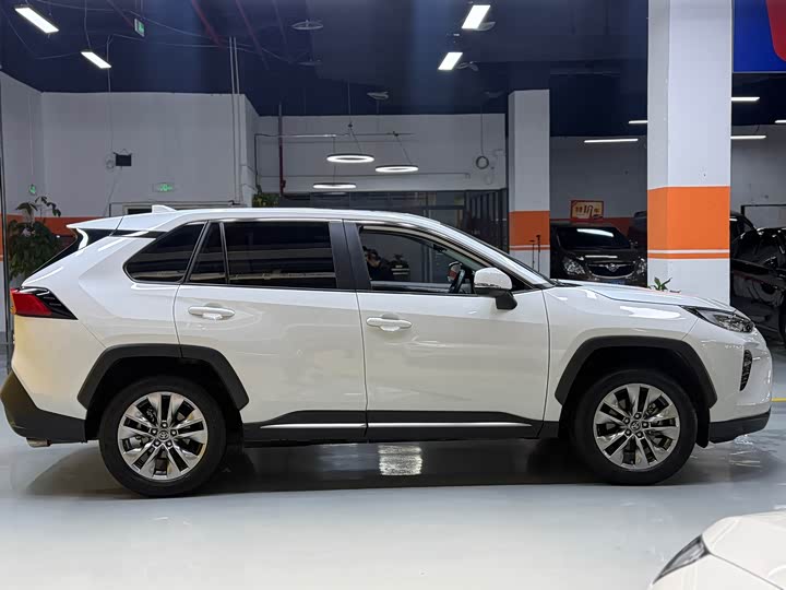 Photo 8 - Toyota Wildlander