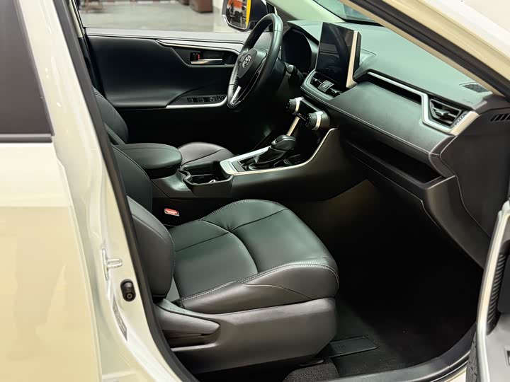 Photo 9 - Toyota Wildlander