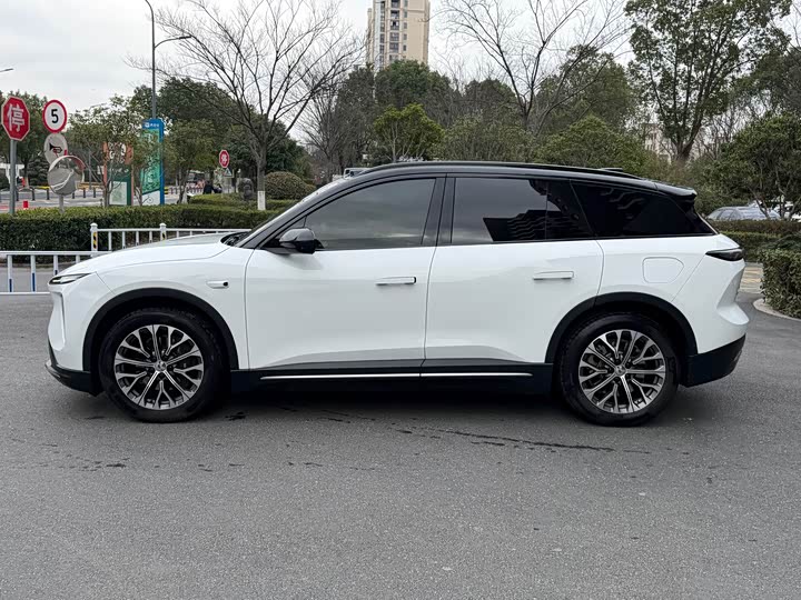 Фото 4 - Nio ES6