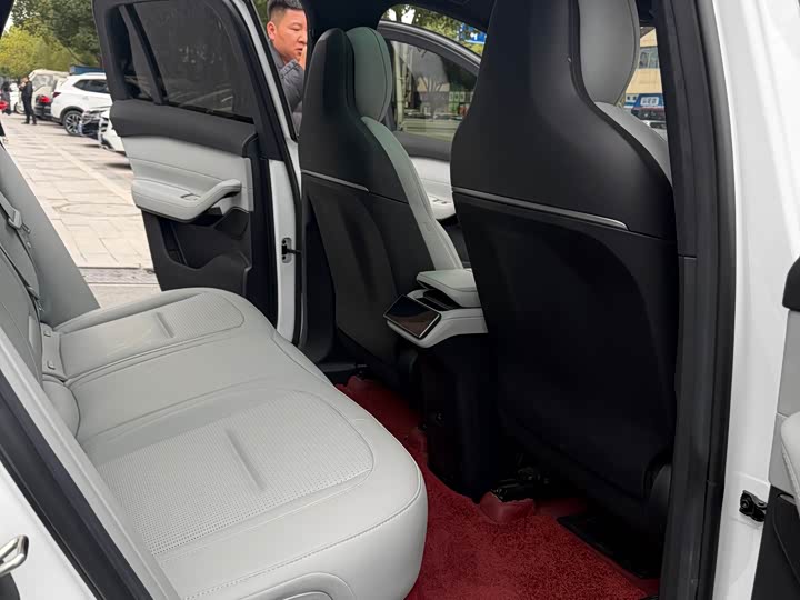 Фото 8 - Nio ES6