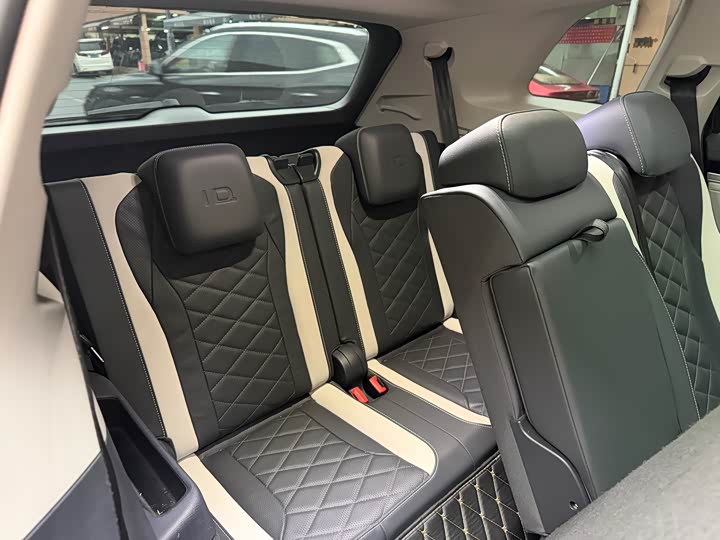 Фото 8 - Volkswagen ID.6 Crozz