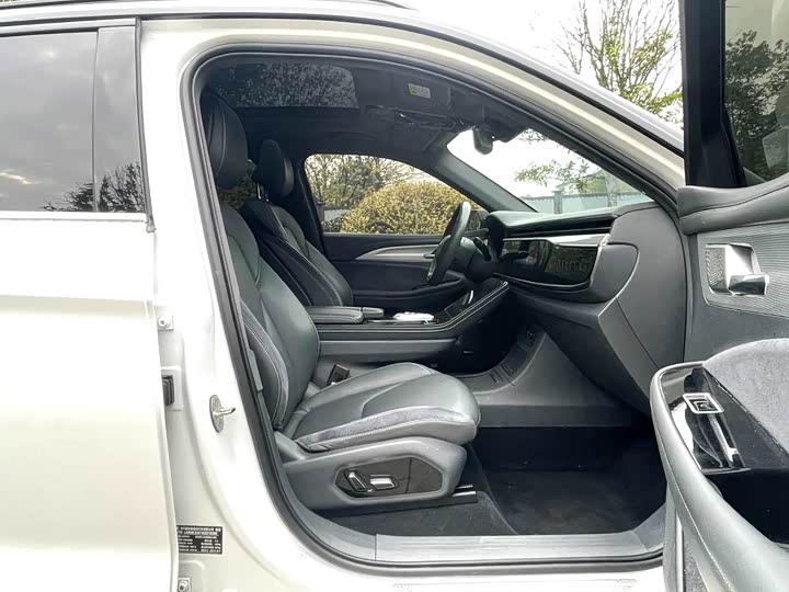 Фото 4 - BAIC Arcfox Alpha T