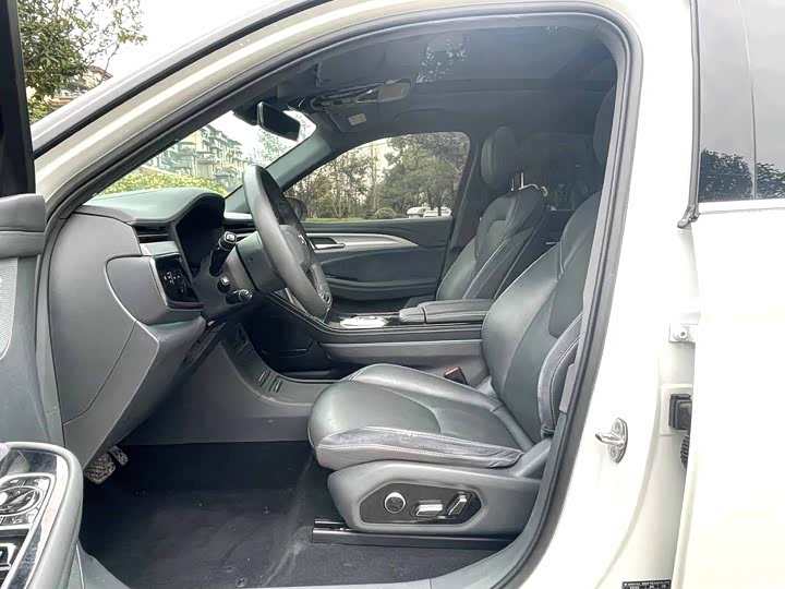 Фото 6 - BAIC Arcfox Alpha T