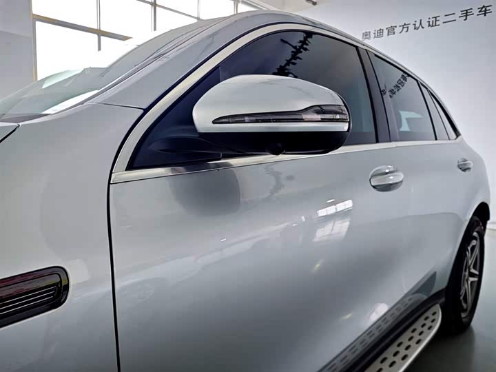 Photo 8 - Mercedes-Benz EQC