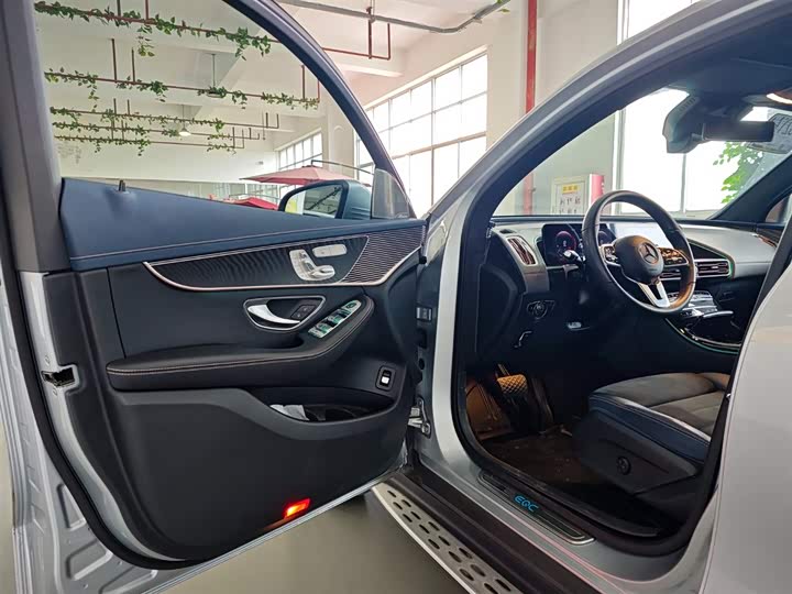 Photo 9 - Mercedes-Benz EQC