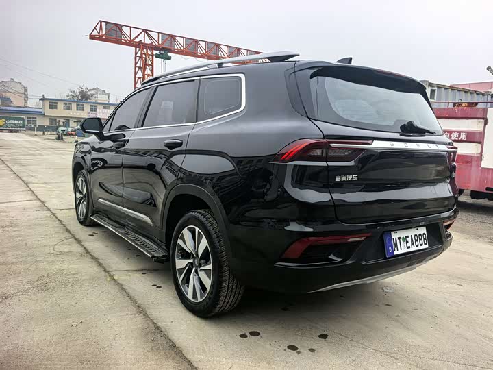 Фото 7 - Geely Okavango